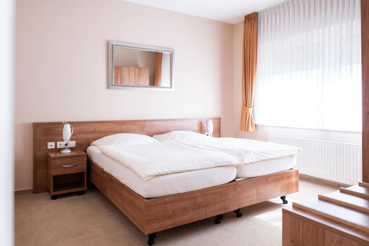 Land-Gut-Hotel Restaurant Kreuz Meyer Stuhr Exteriér fotografie